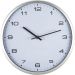 Weiße Wanduhr mit herausnehmbarem Logo-Plättchen im modernen Design. Click-System zur einfachen Personalisierung Ihrer Marke.