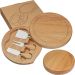 Elegantes Käsebrett-Set von MrGift mit hochwertigem Holzbrett, drei praktischen Käsebestecken und optionaler Lasergravur.